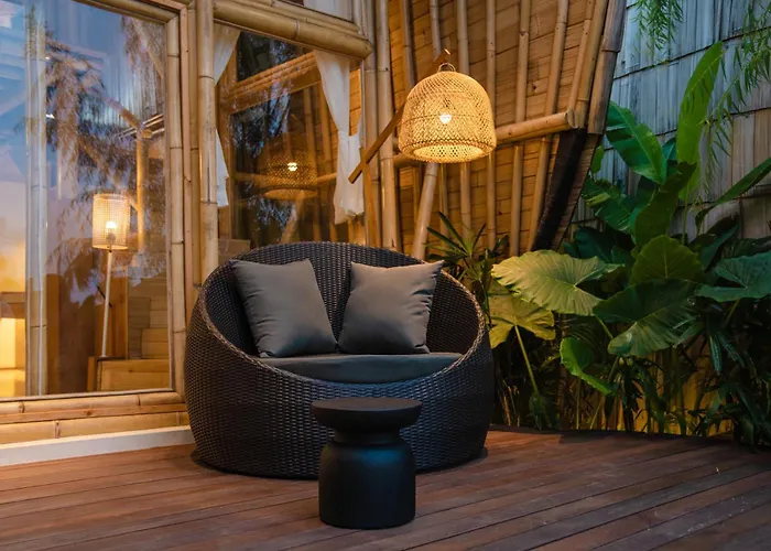 Curve Boutique Tanah Lot